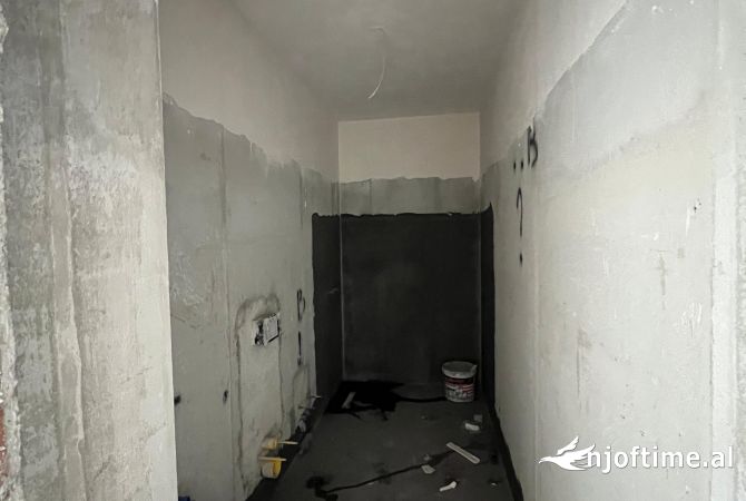 Shtepi ne shitje Apartament ne Tirane, 1+1, Mobilimi Bosh, pa mobiluar, Pagesa 130,000  Euro.