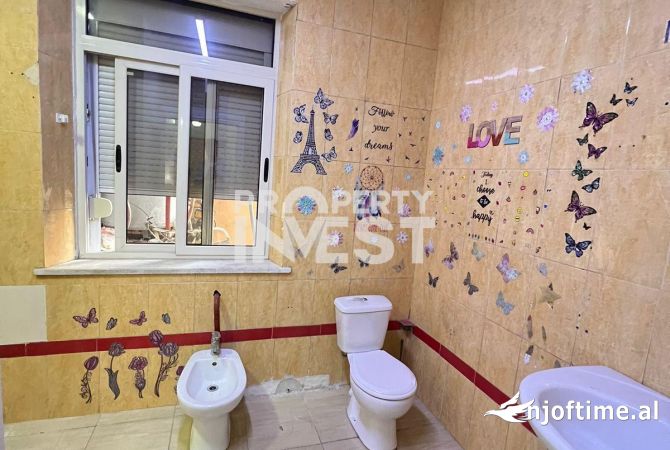 AMBIENT ME QERA PER ZYRA, BLLOKU.