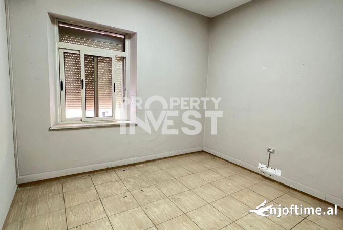 AMBIENT ME QERA PER ZYRA, BLLOKU.