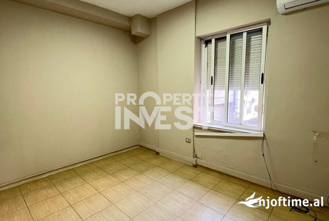 Ambient biznesi me qera 3+1 ne Tirane - 1,500 Euro