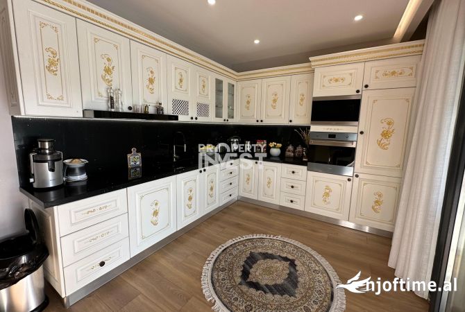Shtepi me qera 3+1 ne Tirane - 2,500 Euro