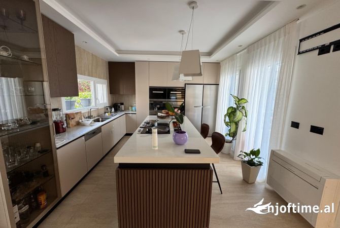 Shtepi ne shitje 5+1 ne Durres - 1,200,000 Euro
