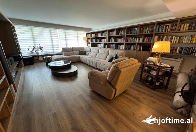 Shtepi ne shitje Vila Luksoze ne Durres, 5+1, Mobilimi E mobiluar, Pagesa 1,200,000  Euro.