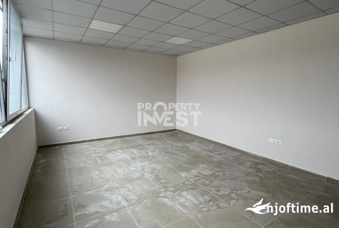 SUPER KAPANON ME QERA, AUTOSTRADA TIRANE-DURRES.