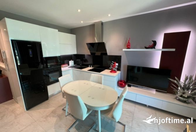 Shtepi me qera 2+1 ne Tirane - 1,500 Euro