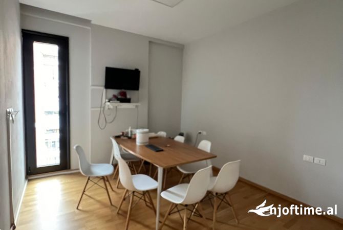 Ambient biznesi me qera 3+1 ne Tirane - 2,500 Euro