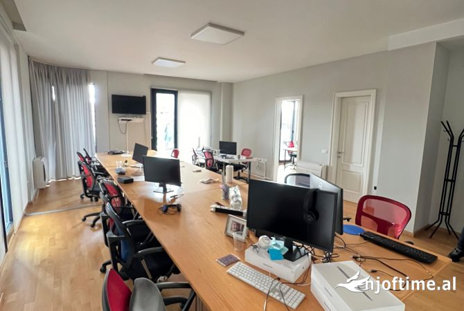 Ambient biznesi me qera 3+1 ne Tirane - 2,500 Euro
