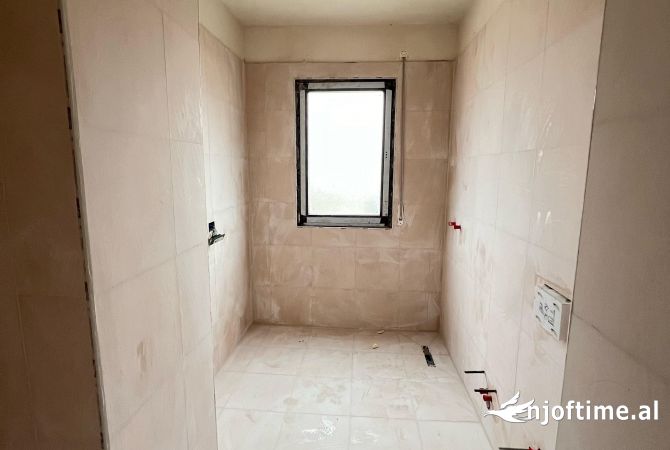 Shtepi ne shitje Apartament ne Tirane, 2+1, Mobilimi Bosh, pa mobiluar, Pagesa 172,600  Euro.