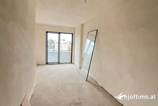 Shtepi ne shitje Apartament ne Tirane, 2+1, Mobilimi Bosh, pa mobiluar, Pagesa 172,600  Euro.