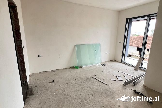 Shtepi ne shitje Apartament ne Tirane, 2+1, Mobilimi Bosh, pa mobiluar, Pagesa 172,600  Euro.