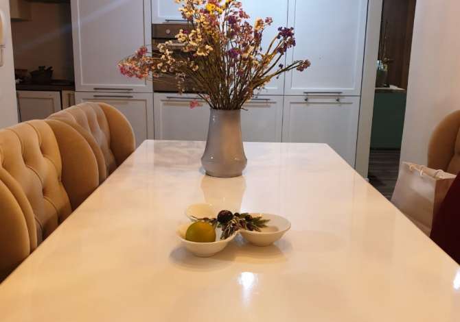 Shtepi me qera  ne Tirane, 2+1, Mobilimi E mobiluar, Pagesa 500  Euro.