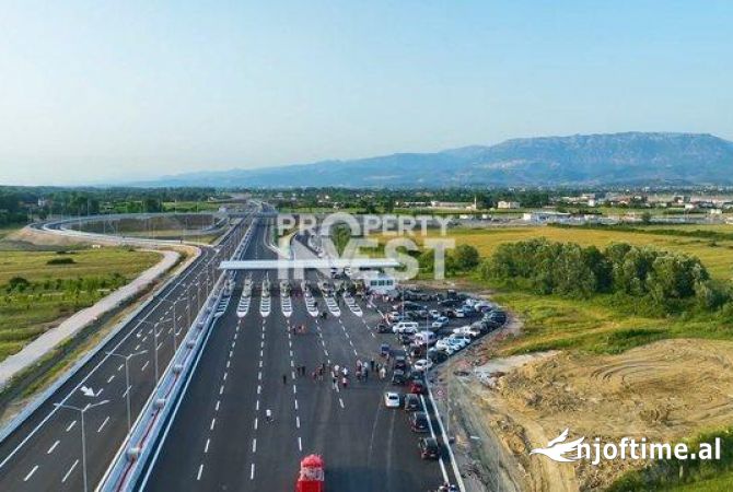 Truall ose Toke  ne Tirane - 1,050,000 Euro