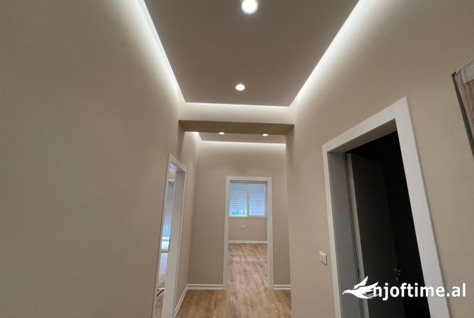 APARTAMENT PER ZYRA ME QERA, SELVIA.