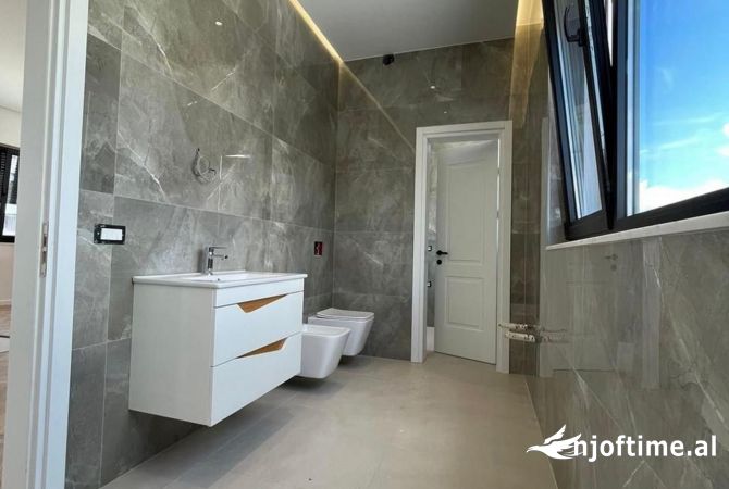 AMBIENT PER ZYRA ME QERA, DELIJORGJI.