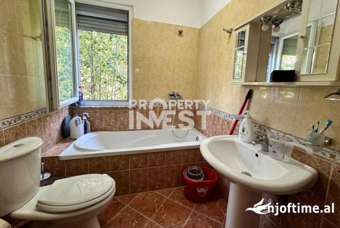 Shtepi ne shitje Apartament ne Tirane, 3+1, Mobilimi E mobiluar, Pagesa 210,000  Euro.