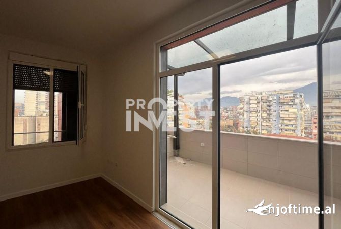 AMBIENT PER ZYRA ME QERA, TOPTANI.