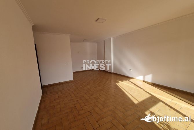 Ambient biznesi me qera 3+1 ne Tirane - 150,000 Leke