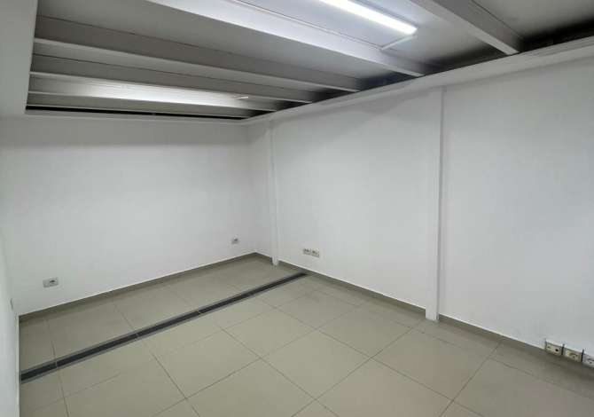 AMBJENT BIZNESI ME QIRA TEK RRUGA KAVAJES