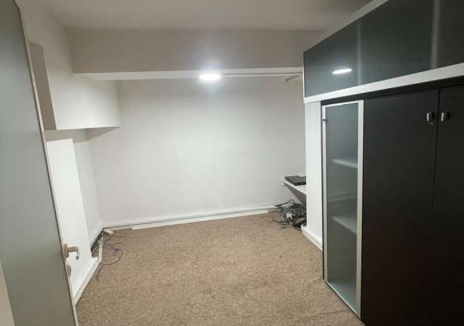 AMBJENT BIZNESI ME QIRA TEK RRUGA KAVAJES