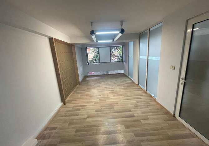 AMBJENT BIZNESI ME QIRA TEK RRUGA KAVAJES