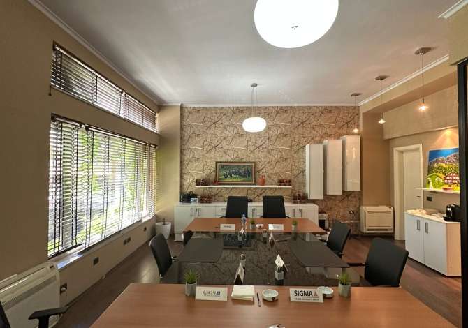 Ambient biznesi me qera 3+1 ne Tirane - 1,250 Euro