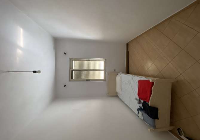 Shtepi me qera Apartament ne Tirane, 3+1, Mobilimi E mobiluar, Pagesa 550  Euro.