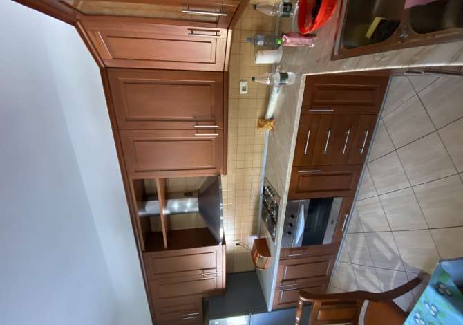 Shtepi me qera Apartament ne Tirane, 3+1, Mobilimi E mobiluar, Pagesa 550  Euro.