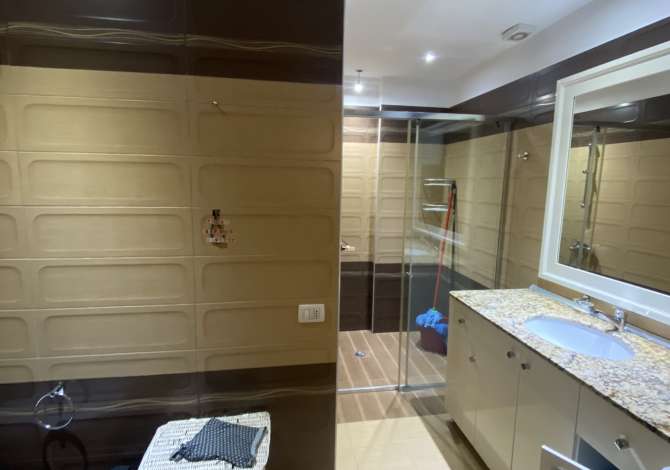 Shtepi ne shitje Apartament ne Tirane, 2+1, Mobilimi E mobiluar, Pagesa 195,000  Euro.