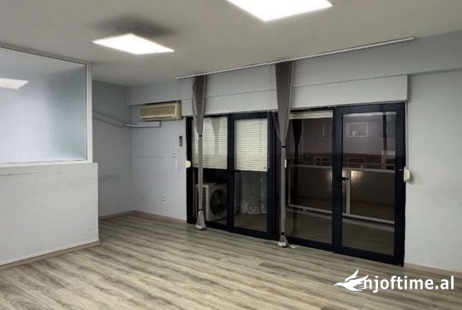 Ambient biznesi me qera 3+1 ne Tirane - 1,200 Euro
