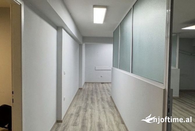 Ambient biznesi me qera 3+1 ne Tirane - 1,200 Euro
