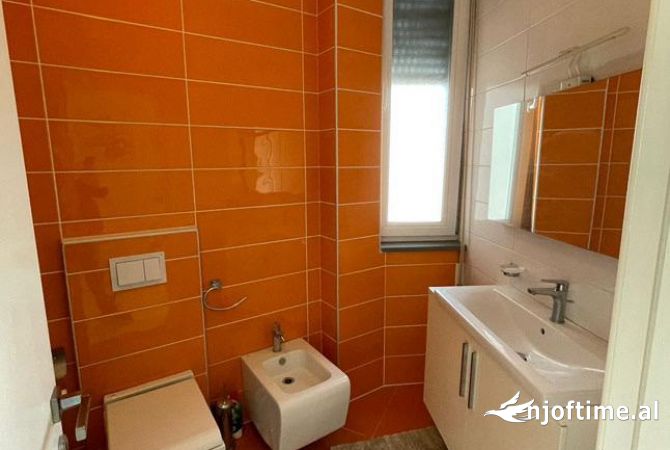 Shtepi me qera Apartament ne Tirane, 2+1, Mobilimi E mobiluar, Pagesa 750  Euro.