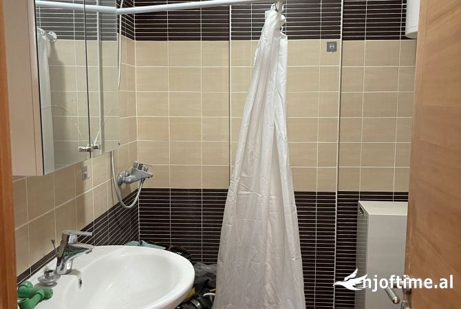 Shtepi ne shitje Apartament ne Tirane, 1+1, Mobilimi E mobiluar, Pagesa 68,000  Euro.