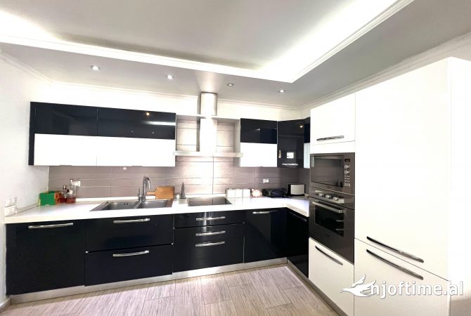 Shtepi ne shitje Apartament ne Tirane, 2+1, Mobilimi E mobiluar, Pagesa 210,000  Euro.