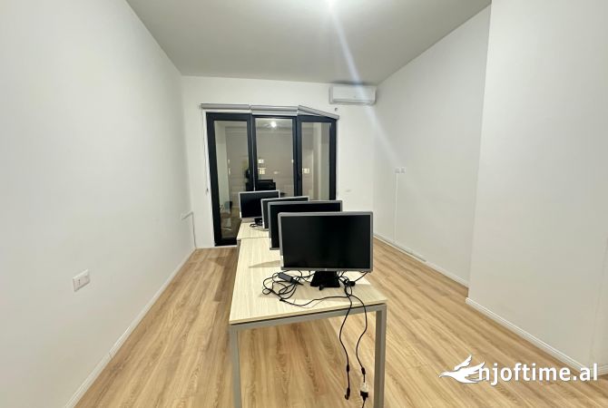 Shtepi me qera 2+1 ne Tirane - 800 Euro