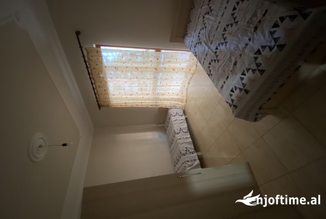 Shtepi me qera 7+1 ne Tirane - 1,600 Euro