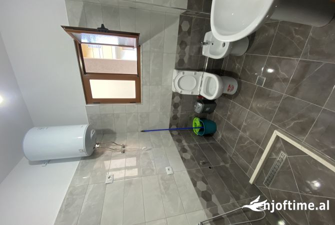 Shtepi me qera Vila Luksoze ne Tirane, 7+1, Mobilimi Pjeserisht e mobiluar, Pagesa 1,600  Euro.