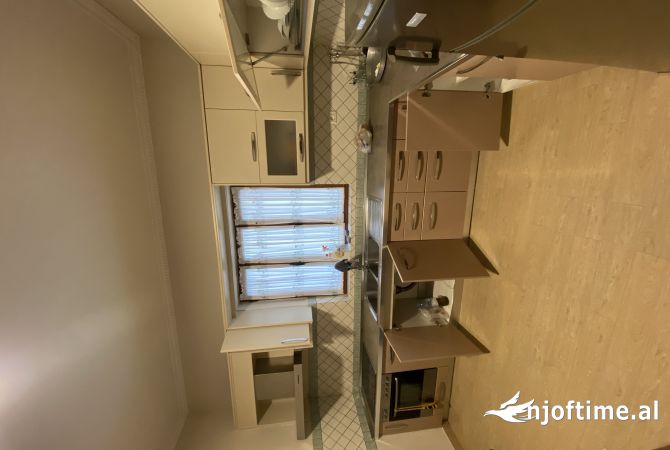 Shtepi me qera 7+1 ne Tirane - 1,600 Euro