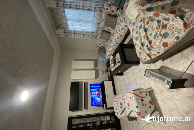 Shtepi me qera 7+1 ne Tirane - 1,600 Euro