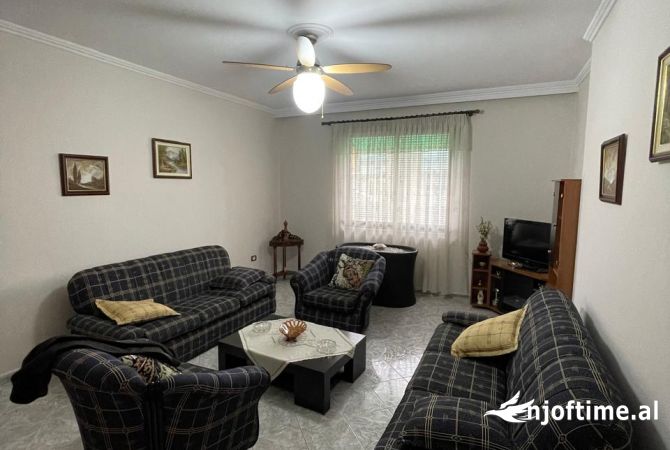 Shtepi ne shitje Apartament ne Tirane, 2+1, Mobilimi E mobiluar, Pagesa 216,000  Euro.