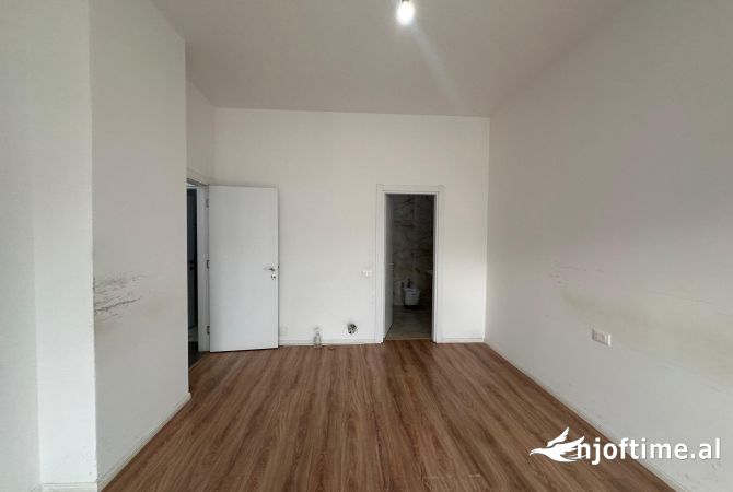 Ambient biznesi me qera 3+1 ne Tirane - 800 Euro