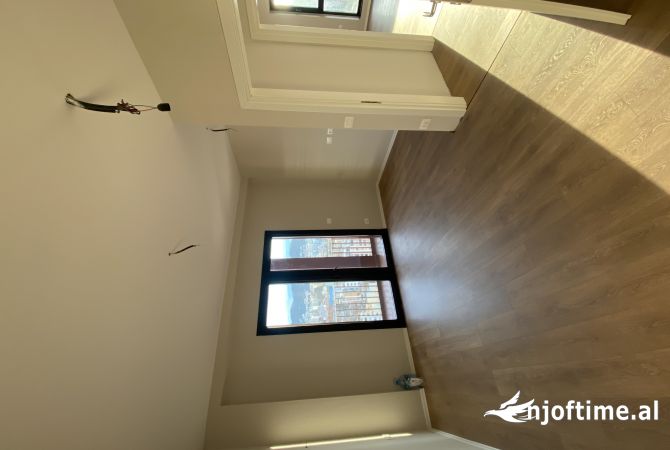 Ambient biznesi me qera 3+1 ne Tirane - 1,600 Euro