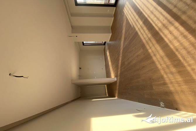 Ambient biznesi me qera 3+1 ne Tirane - 1,600 Euro