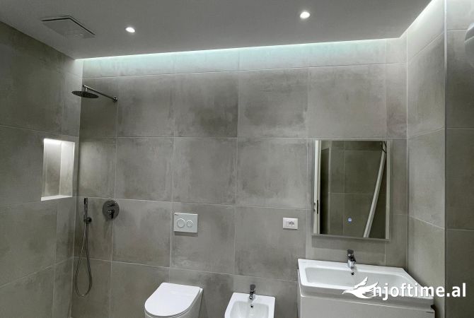 Shtepi ne shitje Apartament ne Tirane, 2+1, Mobilimi Bosh, pa mobiluar, Pagesa 155,000  Euro.