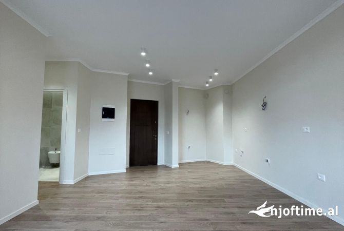 Shtepi ne shitje Apartament ne Tirane, 2+1, Mobilimi Bosh, pa mobiluar, Pagesa 155,000  Euro.