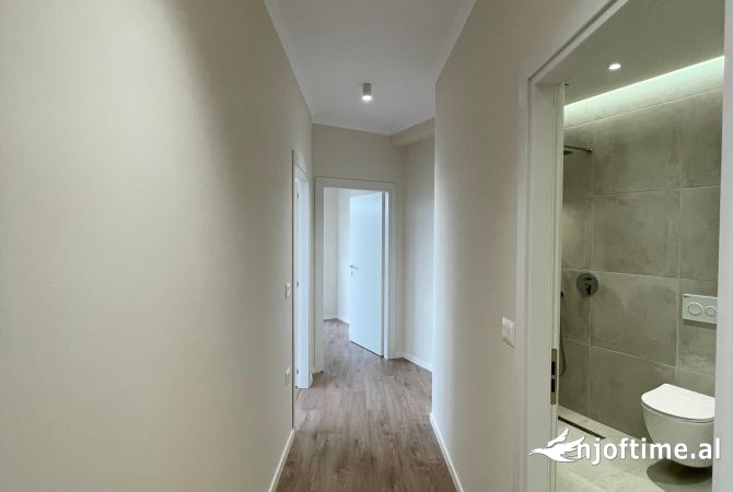 Shtepi ne shitje Apartament ne Tirane, 2+1, Mobilimi Bosh, pa mobiluar, Pagesa 155,000  Euro.