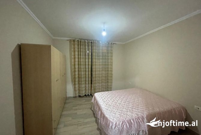 Shtepi ne shitje Apartament ne Tirane, 2+1, Mobilimi E mobiluar, Pagesa 143,000  Euro.