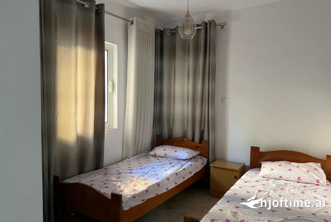 Shtepi ne shitje Apartament ne Durres, 2+1, Mobilimi E mobiluar, Pagesa 85,000  Euro.