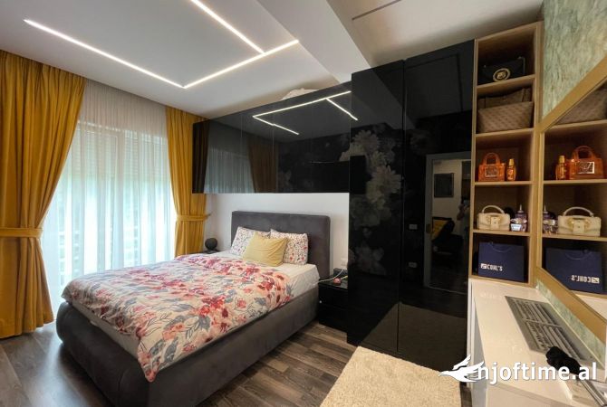 Shtepi ne shitje Apartament ne Tirane, 2+1, Mobilimi E mobiluar, Pagesa 185,000  Euro.