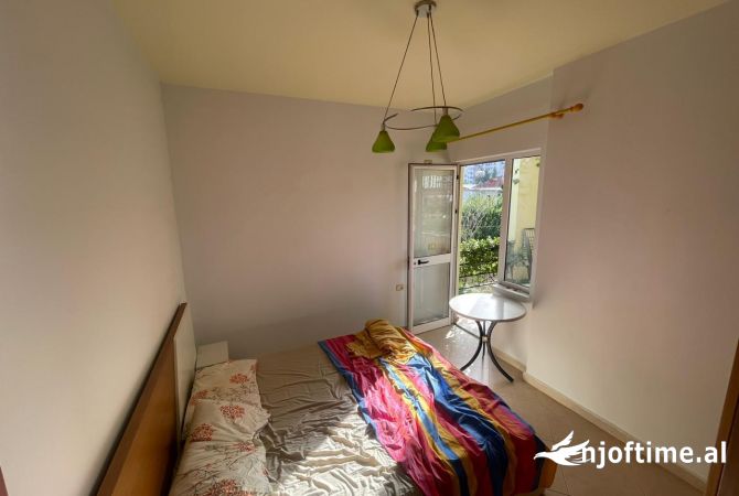 Shtepi ne shitje Apartament ne Tirane, 2+1, Mobilimi E mobiluar, Pagesa 120,000  Euro.
