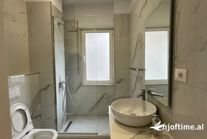 Shtepi me qera Apartament ne Tirane, 2+1, Mobilimi E mobiluar, Pagesa 800  Euro.